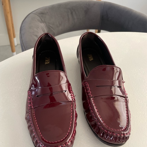 Zara Burgundy Faux Patent Leather Penny Loafers. - Picture 4 of 6